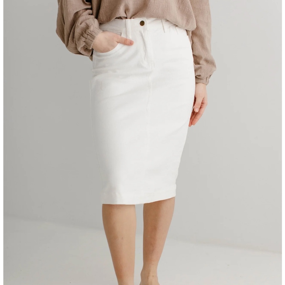 The Main Street Exchange Ivory / White Leah Skirt size 8